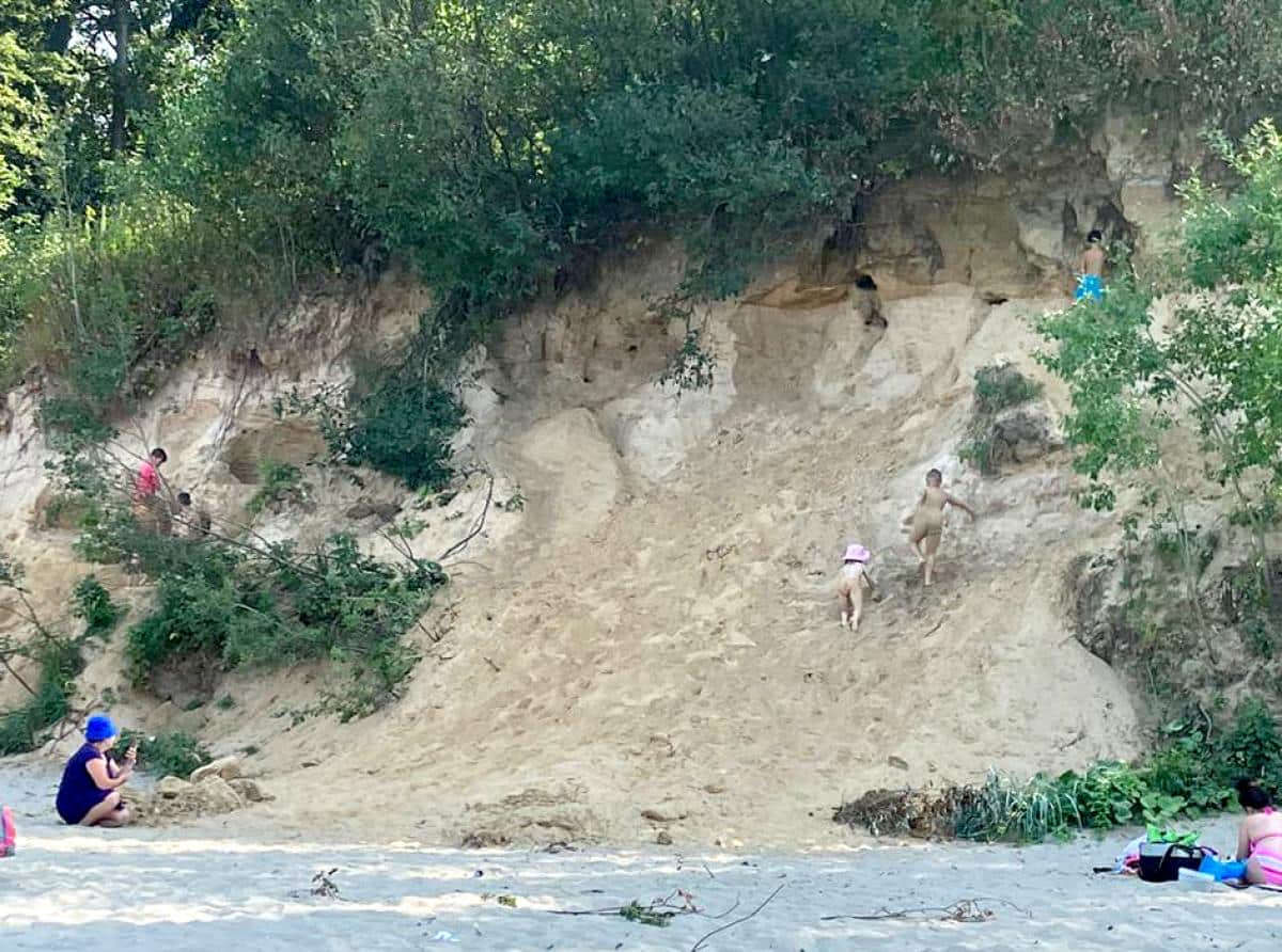 В посёлке Куликово на 9-летнего ребёнка обрушилась песчаная стена