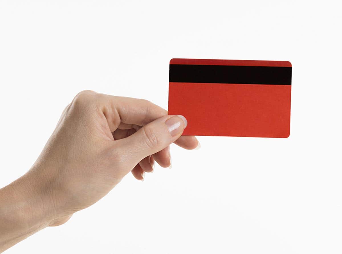 Страховка банковской карты: стоит ли её оформлять