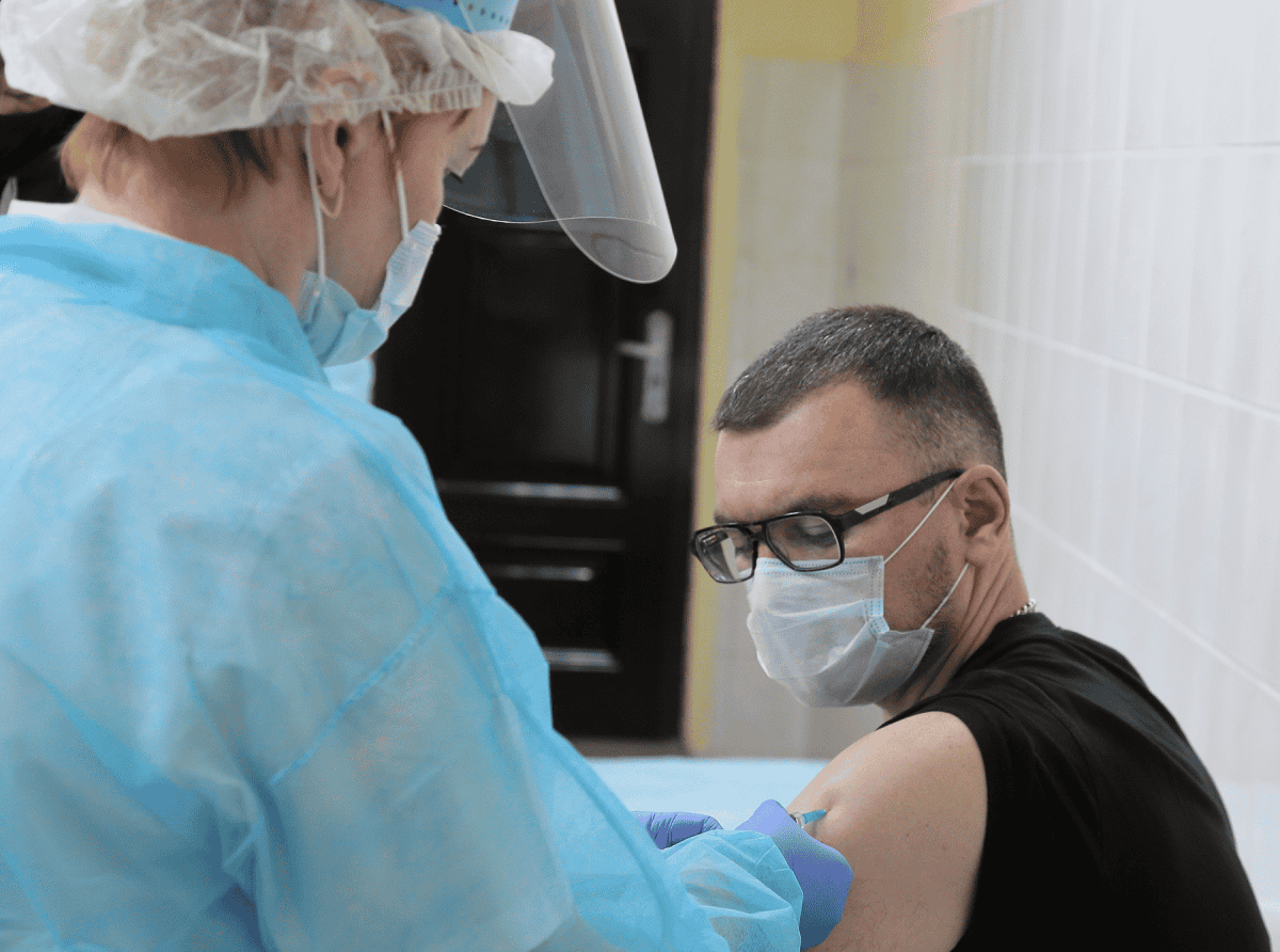 Началась вакцинация от коронавируса