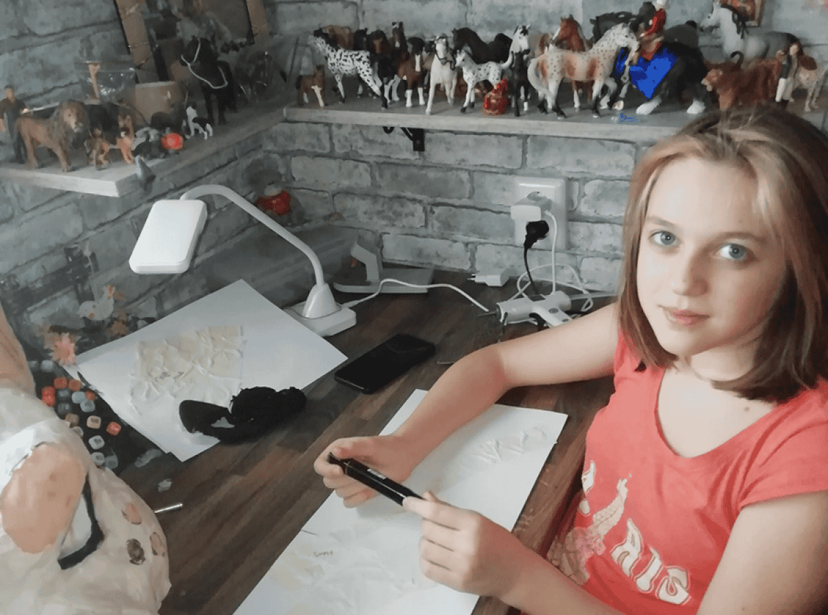 Шестиклассница Катя создаёт фурсьюты