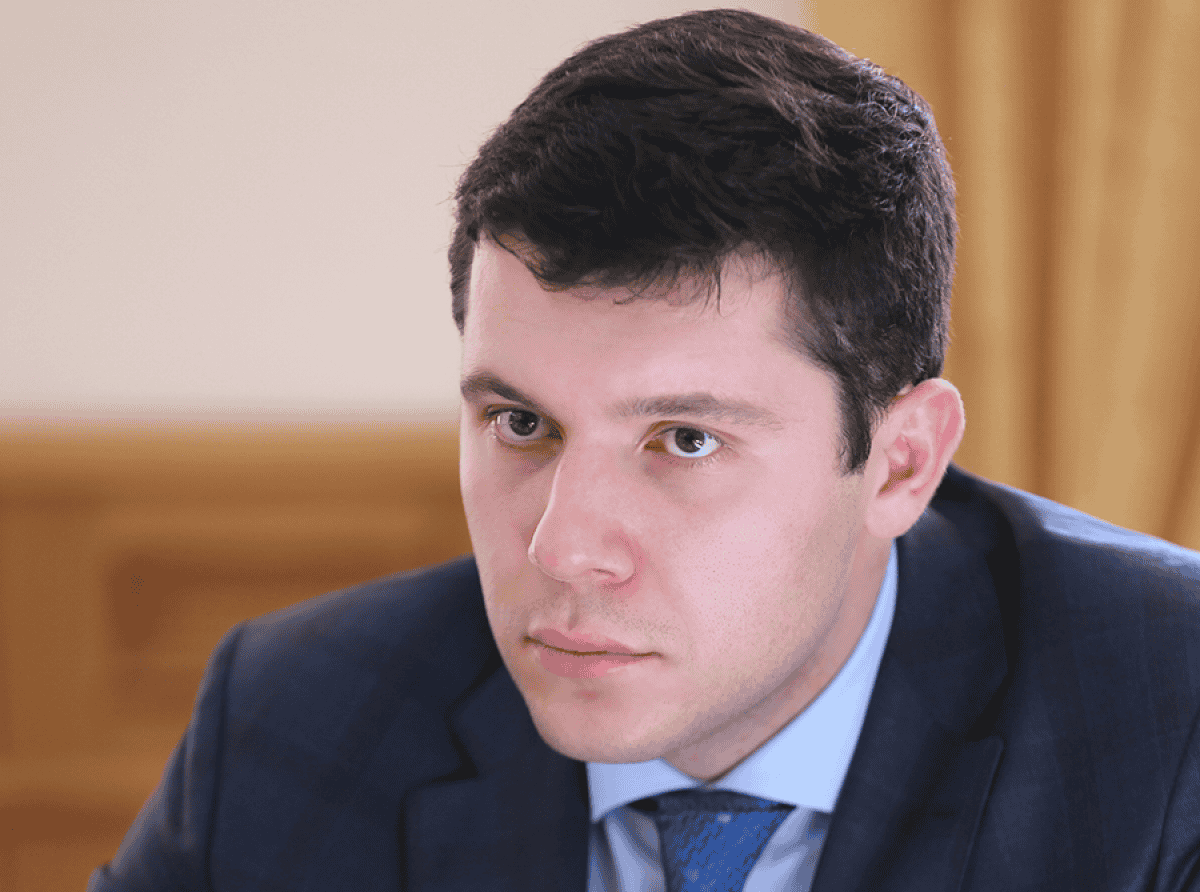 Антон Алиханов поздравил женщин с 8 марта