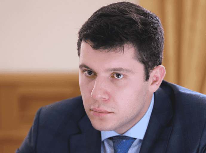 Антон Алиханов поздравил женщин с 8 марта