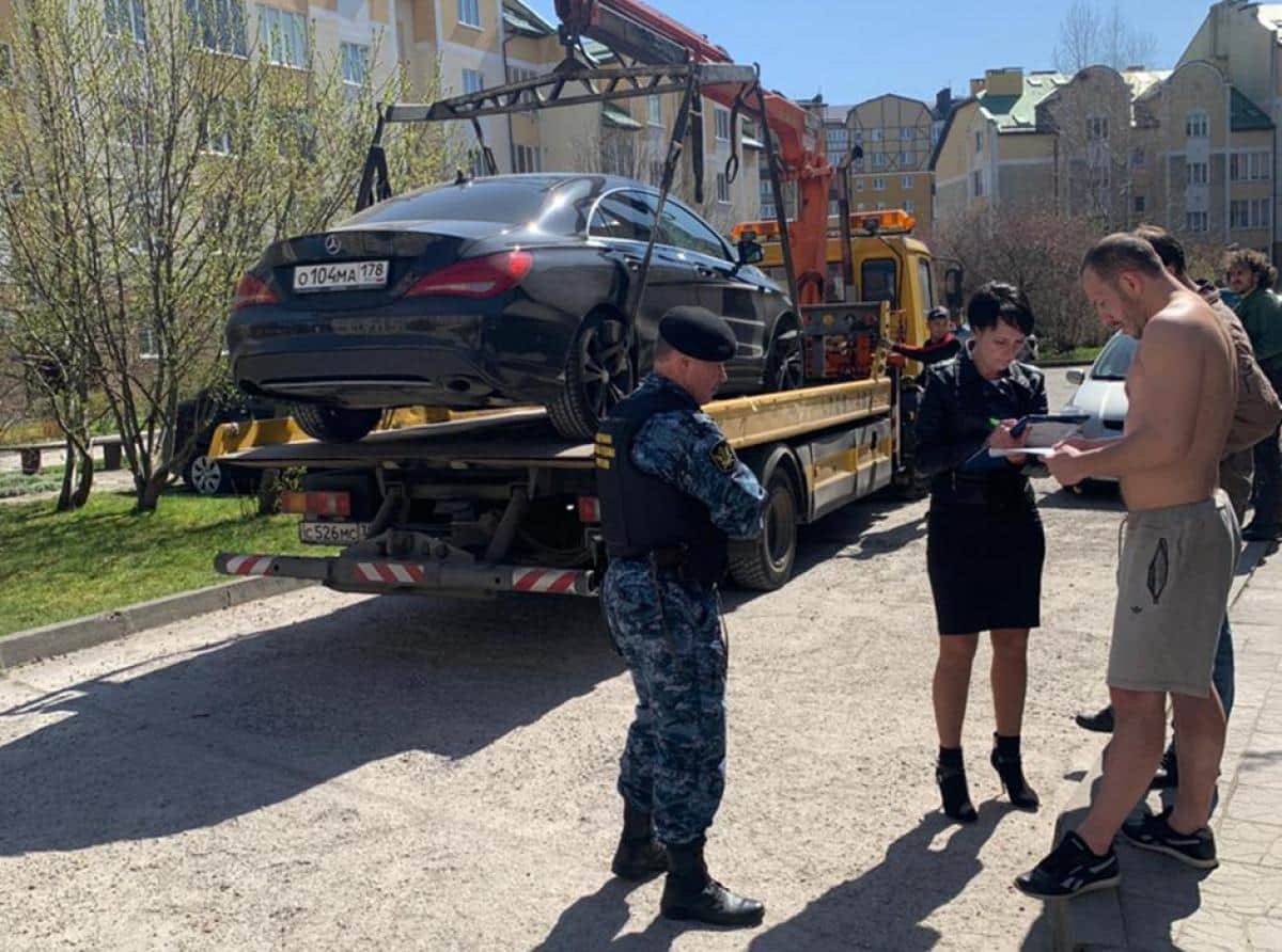 Забрали машину за долги
