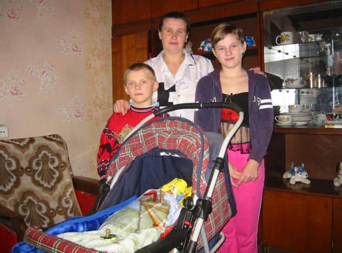 Пять мальчиков и одна девочка…