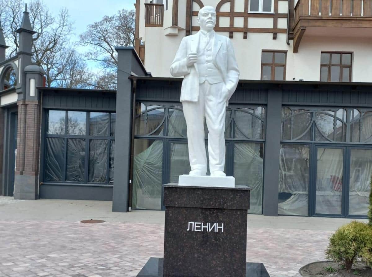 В Зеленоградске привели в порядок памятник Ленину
