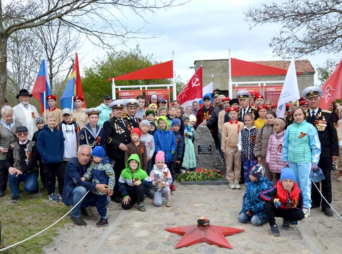 Народный мемориал в Приморской бухте