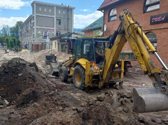 Благоустройство Потёмкина, контейнеры для листвы и ремонт на рынке