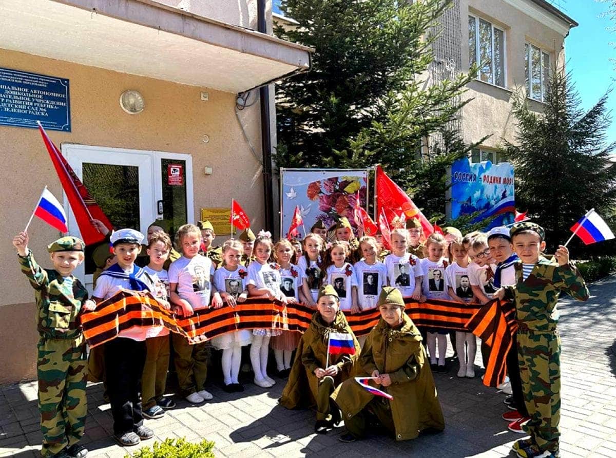 Поздравили дошколята
