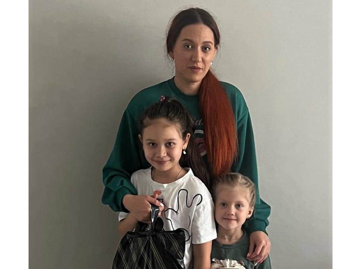 Поздравили каждую семью