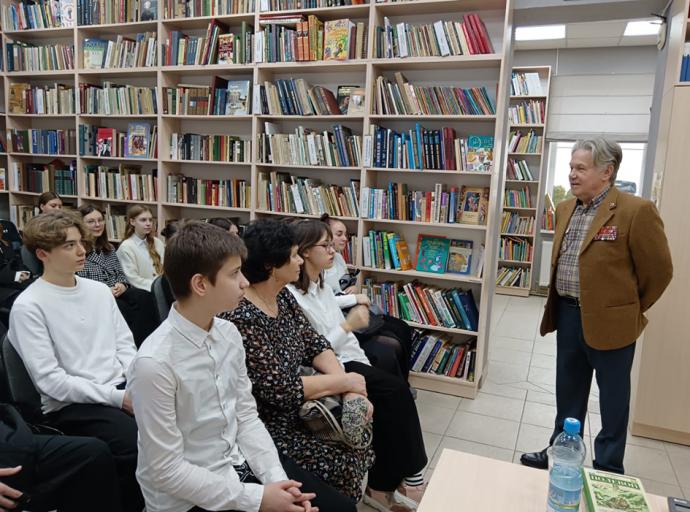 В читальном зале Зеленоградской городской детской библиотеки состоялась творческая встреча с писателем Сергеем Гошевым