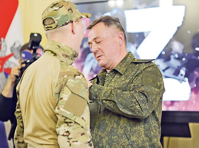 Героям добровольческих отрядов БАРС вручены награды 