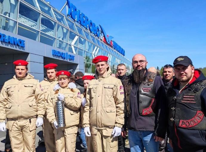 Команда мотоклуба «Ночные волки» привезла в Калининградскую область частицу вечного огня с мемориального комплекса «Поклонная гора»