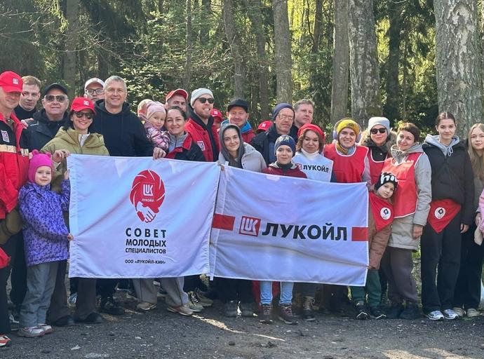 Работники ООО ЛУКОЙЛ-КМН приняли участие в экологической акции «Марш парков»