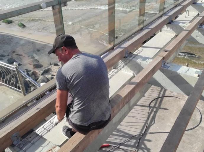 Подрядчик на 65% выполнил покрасочные работы на пирсе