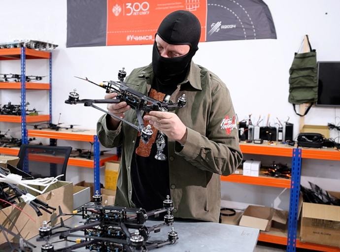 Дроны, оснащённые ИИ и новейшими системами радиоэлектронной борьбы, уже на передовой