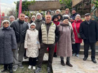 Депутаты окружного Совета поздравили коллектив автономной некоммерческой организации «Гармония» с Днём матери