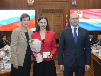 Алексей Беспрозванных наградил лучших педагогических работников и управленцев системы образования региона