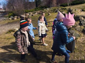 Учащиеся Мельниковской школы взяли шефство над поселковым водоёмом