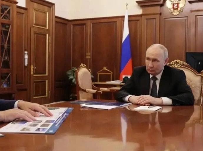 Президент России Владимир Путин поддержал обращение губернатора Алексея Беспрозванных о приоритетных поставках топлива в область